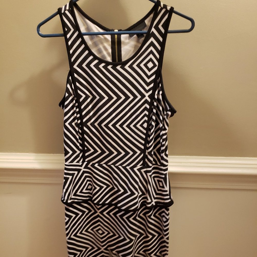 Geometric bodycon dress with back zipper. Great dress for church/special event!